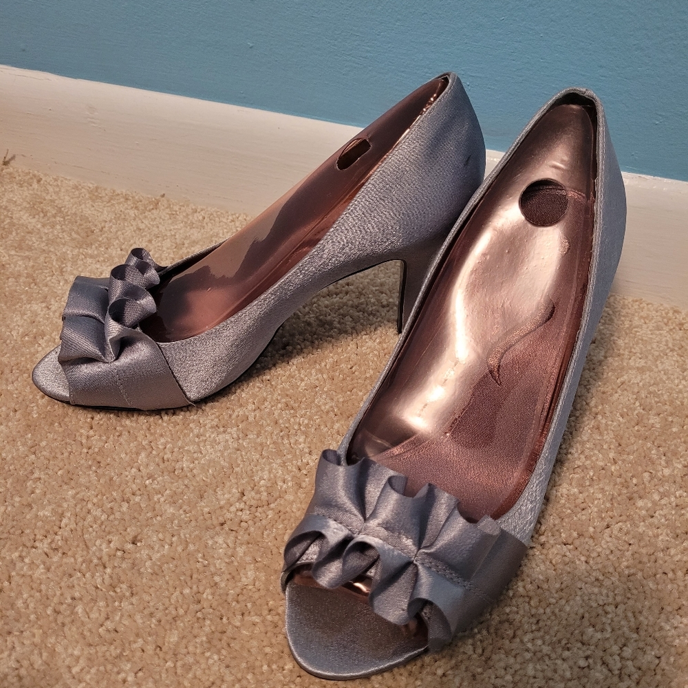 NINA shoes silver heels size 7.5